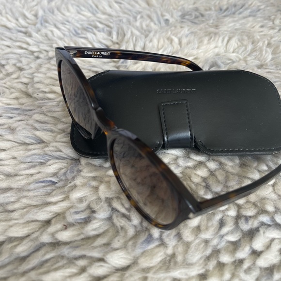 Saint Laurent tortoise shell sunglasses - Picture 3 of 5